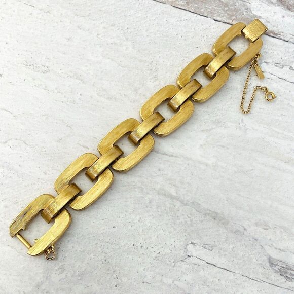 Big Bold Gold Tone Textured Square Link Bracelet Monet Vintage 1970s Sz 7.25 - Picture 4 of 8
